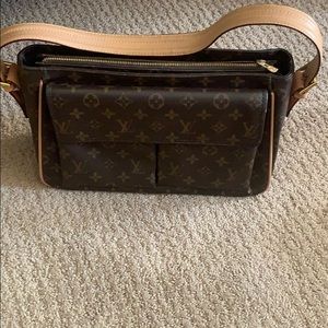 Meet your Posher, Joy